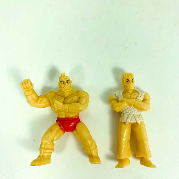 Vintage Capcom Street Fighter Plastic PVC Mini Figures Lot Of 2 2” - Picture 1 of 6